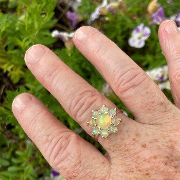 Flower Opal Ring - Picture 2 of 3